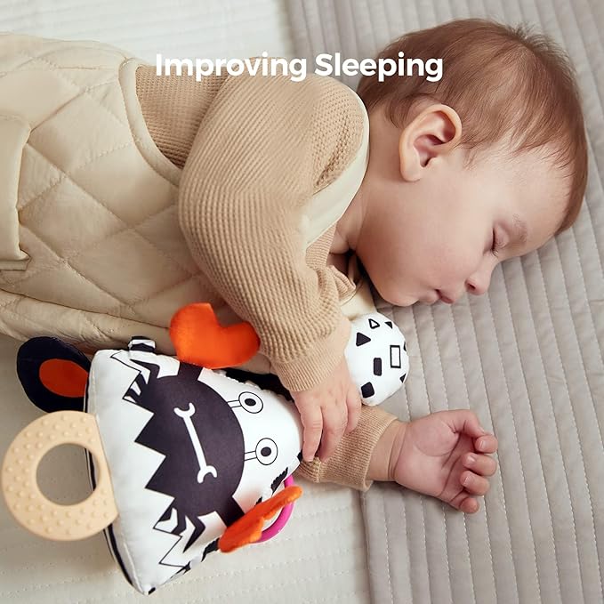 TUMAMA High Contrast Baby Toys, Black and White Infant Toys 0-3 Months for Newborn, Soft Sensory Rattles Toys with Teether for Toddlers