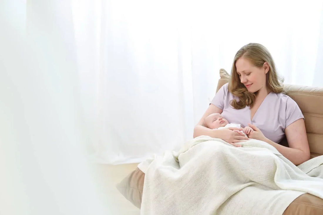 Newborn Feeding Guide: Breastfeeding vs Bottle Feeding